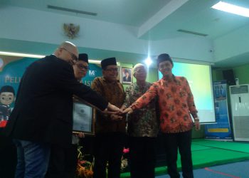 MUI Rilis Buku Panduan Shalat Digital iShalat yang Telah Ditashih