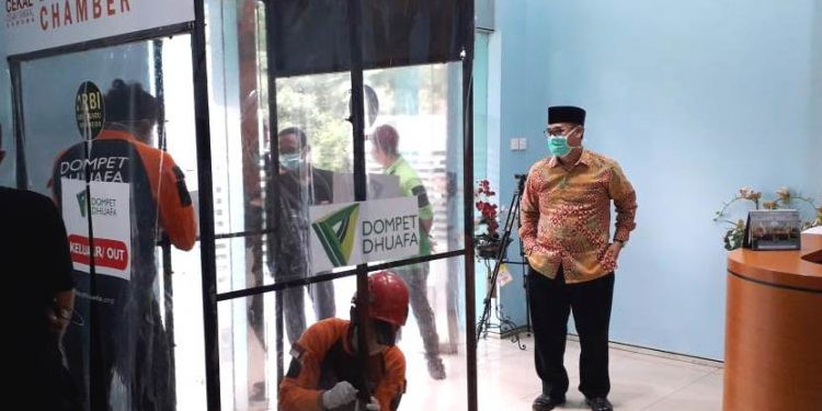 ARBI-Dompet Dhuafa Pasang Bilik Sterilisasi di Kantor MUI