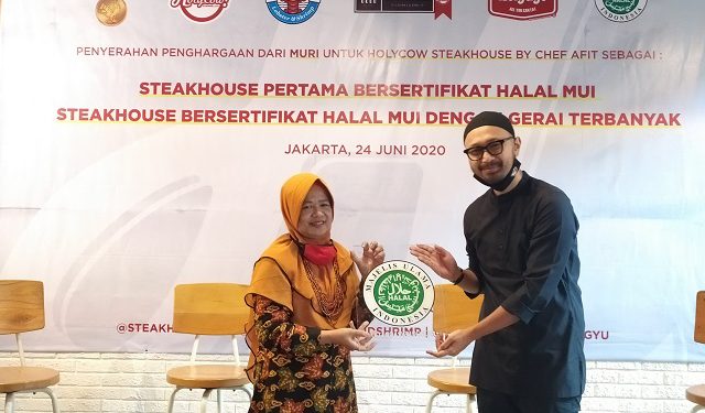 Holycow! Steakhouse by Chef Afit Kantongi Sertifikat Halal MUI