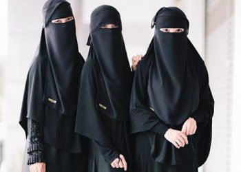 Apakah Menggunakan Cadar itu Hukumnya Wajib?