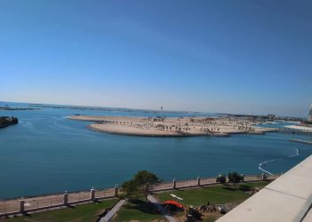 UEA, Arab, dan Budaya Barat