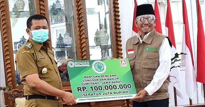 LPB MUI Serahkan Bantuan Senilai Rp 100 Juta untuk Korban Longsor Sumedang