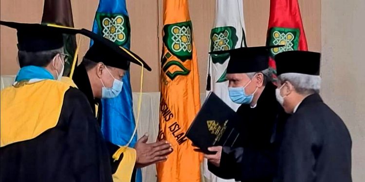 Ketua MUI Bidang Fatwa Maudhuiyah, KH. Afifuddin Muhajir, Terima Doktor Honoris Causa dari UIN Semarang