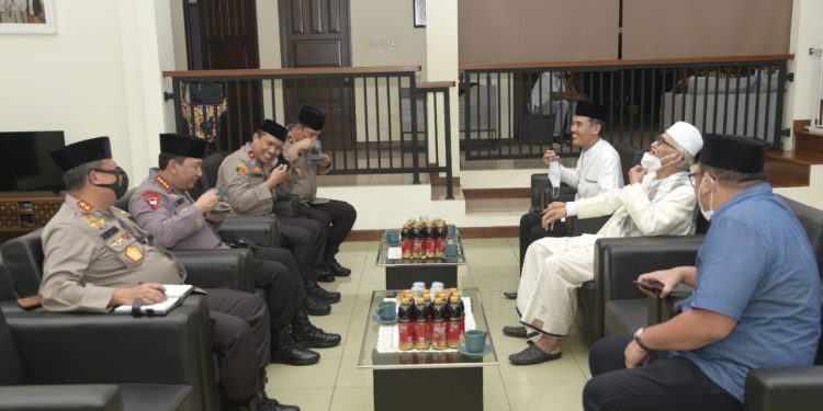 Kapolri Temui Ketum MUI dalam Suasana Informal, Dekat, dan Hangat