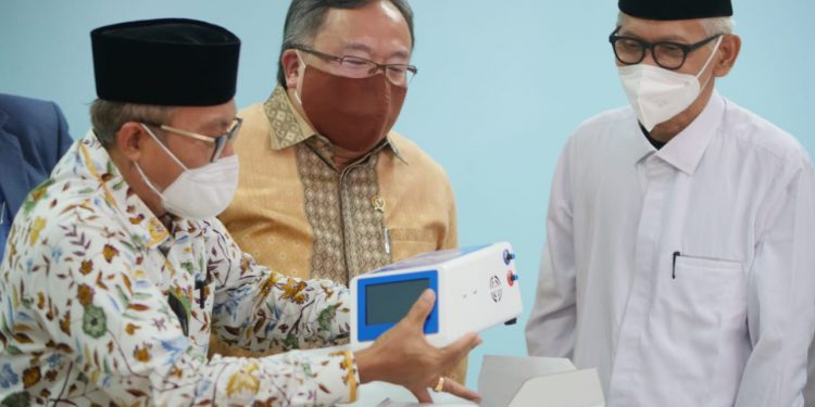 Di Vaksinasi Kedua MUI, Menristek/BRIN Perkenalkan Genose