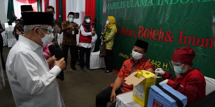 Tinjau Vaksinasi di MUI, Wapres: Kita Fokus pada Status Boleh Agar Herd Immunity Terkejar