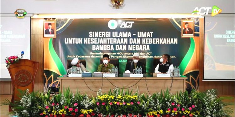 Teken MoU dengan ACT, MUI Perlebar Peran Sosial Kemanusiaan