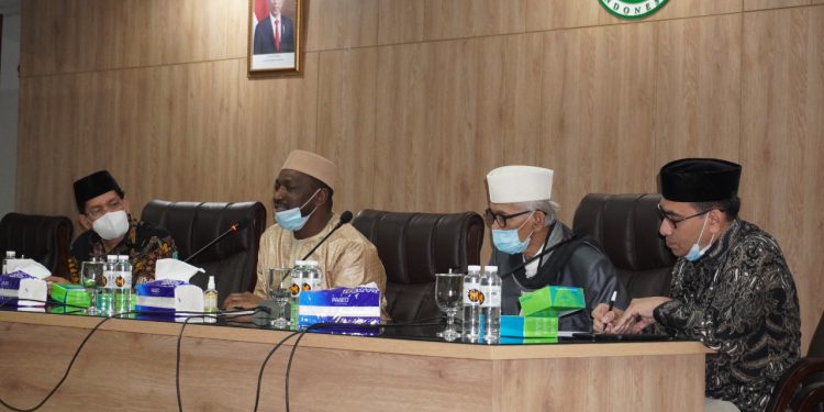 Silaturahim ke MUI, Sekjen Komite Fikih Islam OKI Ajak Ulama Indonesia Bergabung