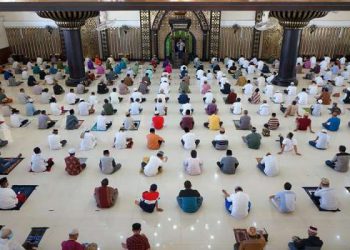 Daerah Covid-19 Tinggi, MUI Minta Rukhshah Tawaqquf Ibadah Massal di Masjid