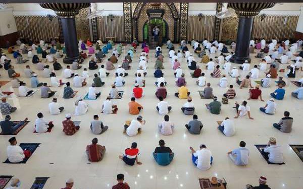 Daerah Covid-19 Tinggi, MUI Minta Rukhshah Tawaqquf Ibadah Massal di Masjid
