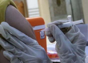 Apa Hukum Injeksi Vaksin untuk Muslim?