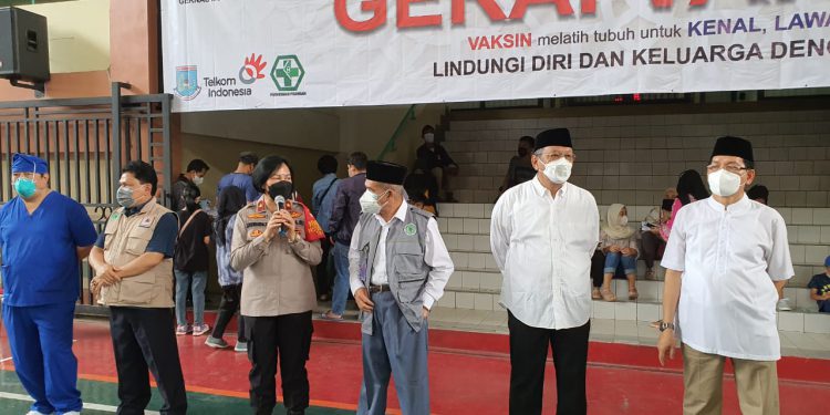 Di Gerai Vaksinasi MUI, Buya Amirsyah Tekankan Pentingnya Pemulihan Ekonomi