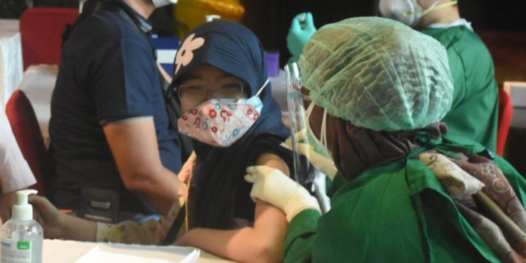 Status Kehalalan Vaksin AstraZeneca dan Hukum Injeksinya?