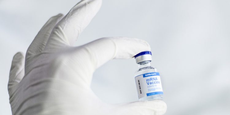 Benarkah Vaksin AstraZeneca Mengandung Unsur Babi?