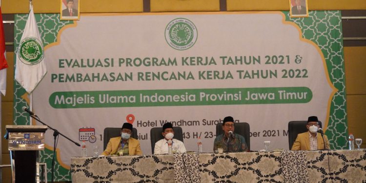 Tutup Evaluasi dan Raker MUI Jatim, Kiai Mutawakkil Sampaikan 3 Pesan
