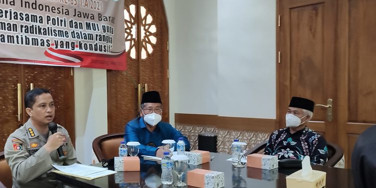 kunjungan-kuliah-kerja-profesi-(kkp)-peserta-didik-sespimma-polri-angkatan-ke-65-t.a-2021-di-kantor-mui-jabar,-bandung