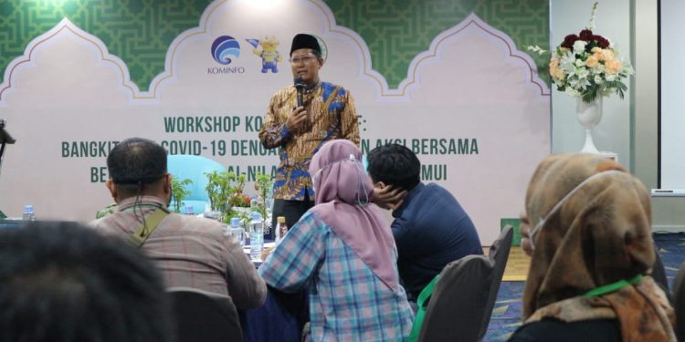 kh-cholil-nafis:-perang-kita-di-dunia-maya
