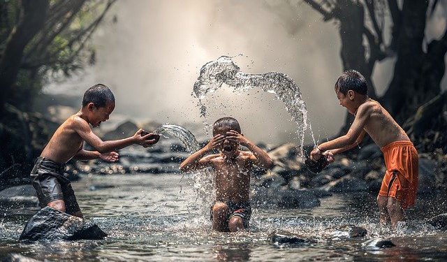 9 Adab Bercanda yang Penting Diperhatikan Muslim