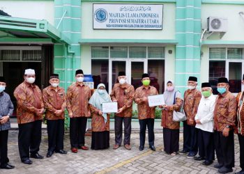 terkumpul-33-juta,-mui-sumut-salurkan-bantuan-untuk-korban-banjir-di-7-kab/kota