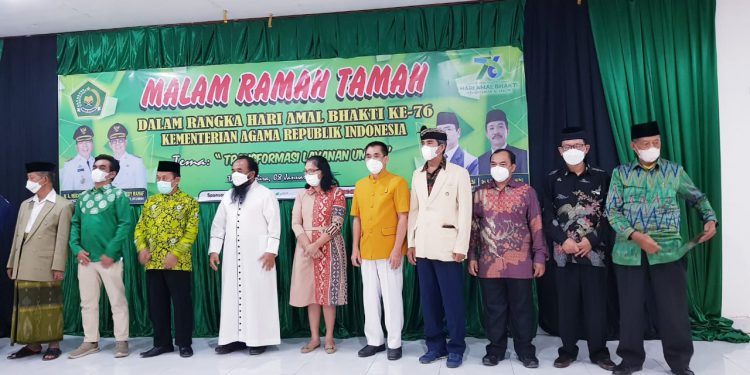 ciptakan-kerukunan-antar-umat-beragama,-ketum-mui-sulsel-raih-penghargaan-dari-kanwil-sulsel