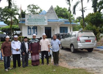 mui-mandailing-natal-dampingi-tim-majalah-media-ulama-mui-sumut-melihat-masjid-bersejarah