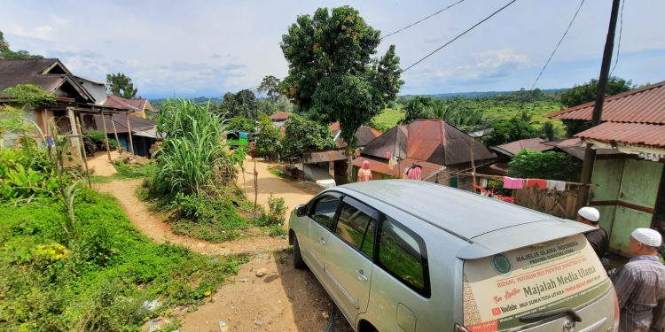 tim-majalah-media-ulama-telusuri-kampung-halaman-ketum-mui-sumut-maratua-simanjuntak