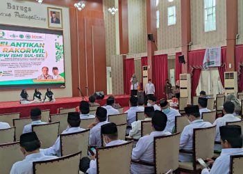 pengukuhan-dan-raker-ismi,-mui-sulsel-harap-dorong-kemandirian-ekonomi-ummat