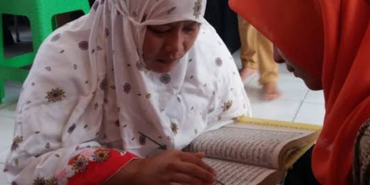 bolehkah-wanita-haid-berwudhu-dan-membaca-al-qurΓÇÖan?