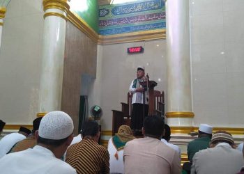 main-ponsel-saat-khotbah-jumat-apa-hukumnya?