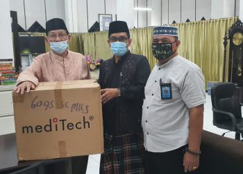 cegah-penyebaran-covid,-mui-sulsel-beri-bantuan-masker-untuk-jamaah-masjid-al-markaz