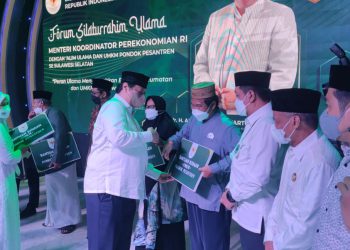 menko-perekonomian-beri-bantuan-pesantren,-mui-bone-menanggapi-begini