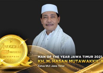 man-of-the-year-jatim-2021-kh-moh-hasan-mutawakkil-alallah:-pasang-badan-untuk-vaksin-halal