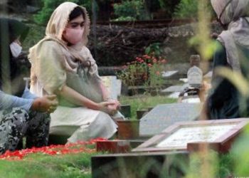 apa-hukumnya-wanita-ziarah-kubur-?