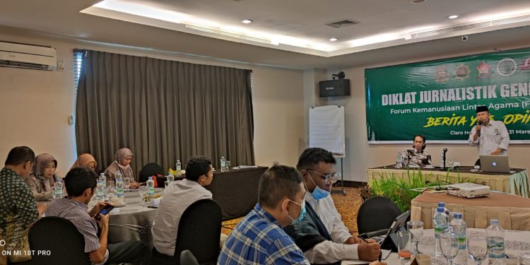 diklat-jurnalistik-fkla,-mui-sulsel-sampaikan-konsep-tabayyun-perangi-berita-hoax