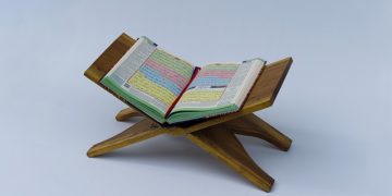 Tafakur Ayat-Ayat Allah SWT dan Sains yang Tak Bebas Nilai
