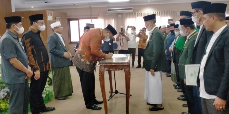 lantik-pengurus-mui-maros,-mui-sulsel-sarankan-jaga-nilai-nalusereng