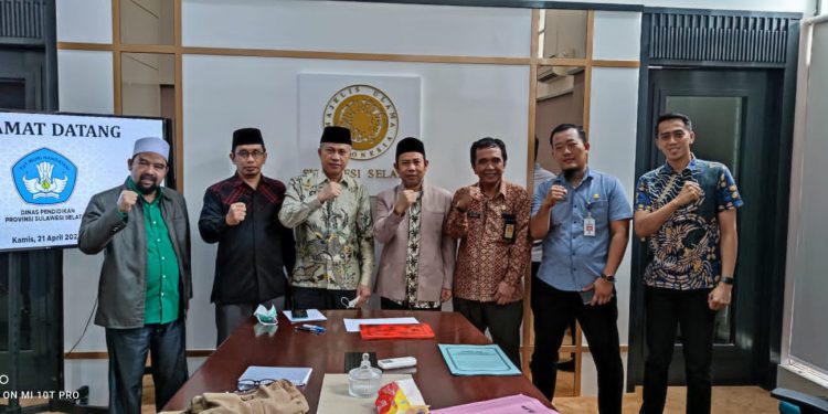 saran-dan-bantuan-mui-sulsel-untuk-program-alquran-gubernur