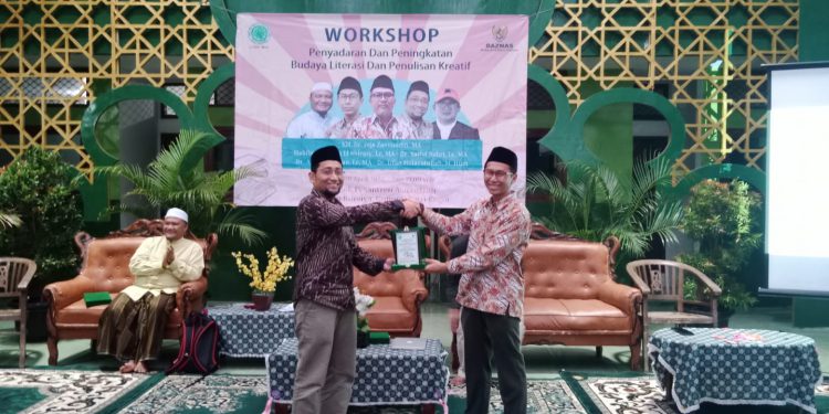 Tingkatkan Kesadaran Literasi, LSBPI MUI Gelar Workshop Bersama Santri