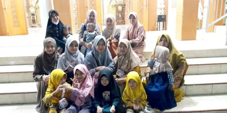 dalil-berbahagia-bersama-keluarga-saat-idul-fitri