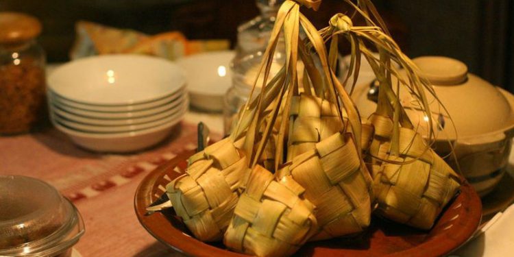 berikut-hukum-merayakan-hari-raya-ketupat
