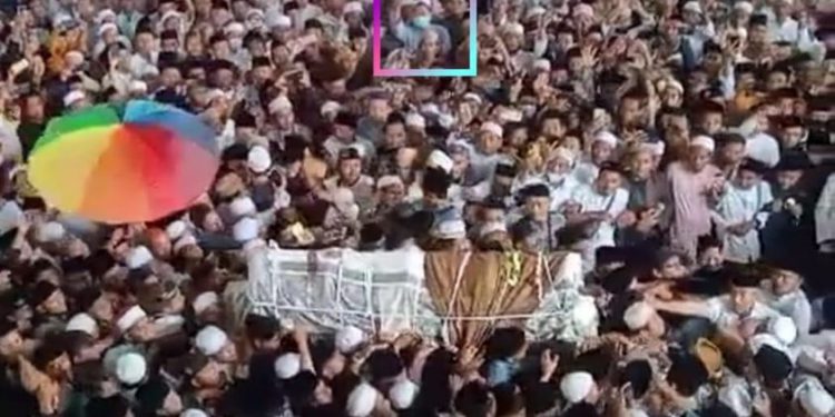 jenazah-yang-disaksikan-banyak-mata