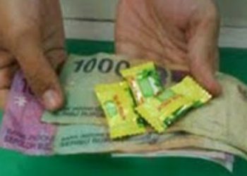 kasir-ganti-uang-kembalian-dengan-permen,-bagaimana-hukumnya?