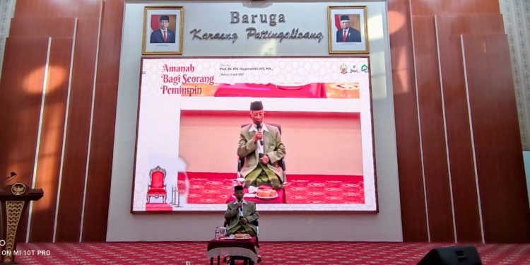 ceramah-di-pengajian-pemprov,-ketum-mui-sulsel-ingatkan-tanggung-jawab-gubernur-di-akhirat