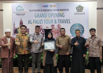 peresmian-al-fauzi-tour-dan-travel-makassar,-kh-ruslan:-jangan-bersaing-di-harga-tapi-pelayanan