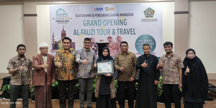 peresmian-al-fauzi-tour-dan-travel-makassar,-kh-ruslan:-jangan-bersaing-di-harga-tapi-pelayanan