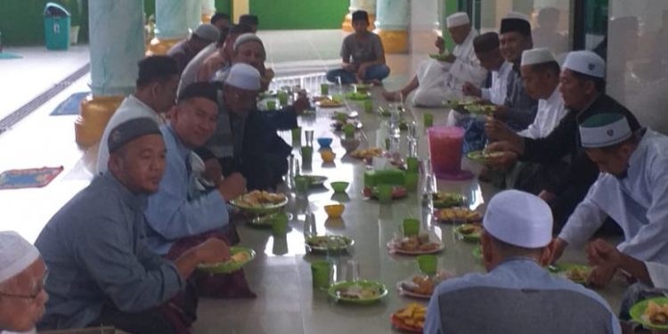 Sajadah Panjang di Sela-Sela KHI 2022, Upaya Para Ulama MUI Menyapa Umat