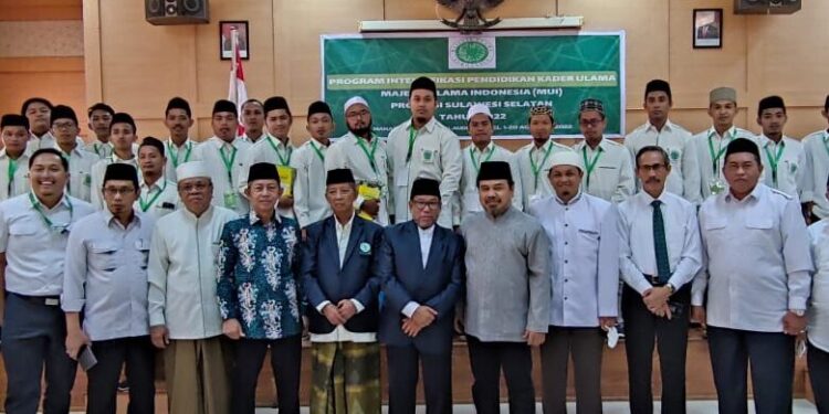 tonton-ikhtisar-intensifikasi-pendidikan-kader-ulama-mui-sulsel-2022,-kuliah-158-jam