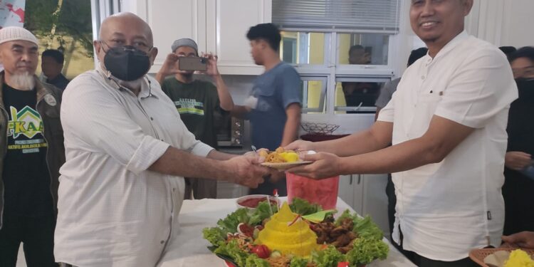fkaai-rayakan-kemerdekaan-ke-77-ri-dengan-potong-tumpeng