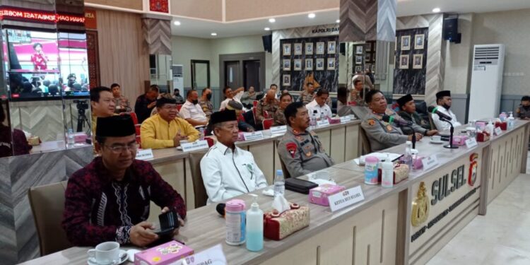 ketum-mui-sulsel-ikut-kirab-merah-putih-di-mapolda,-apresiasi-sikap-kapolda-nana-sudjana