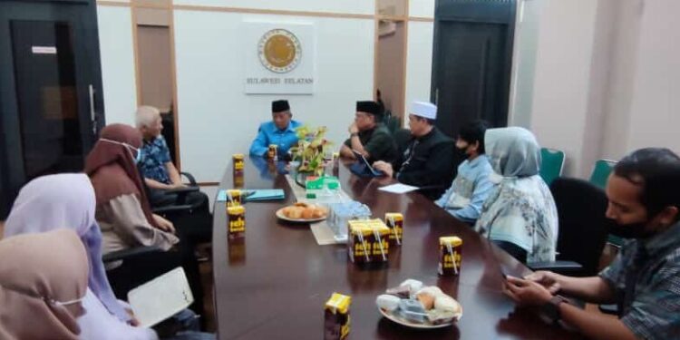 ketua-mui-sulsel:-ilmuan-dan-ulama-harus-bersinergi-persoalan-fatwa-halal-dan-haram